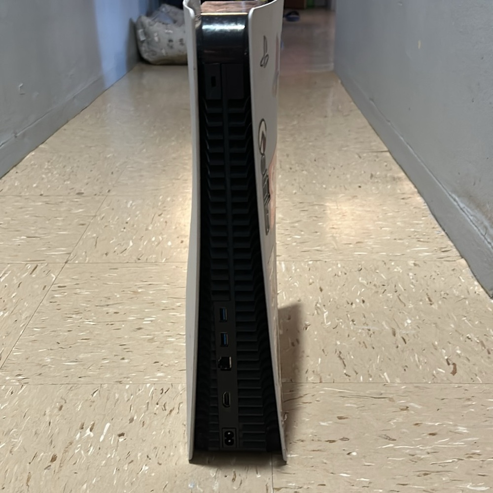 PS5 disk version - Picture 4 of 6